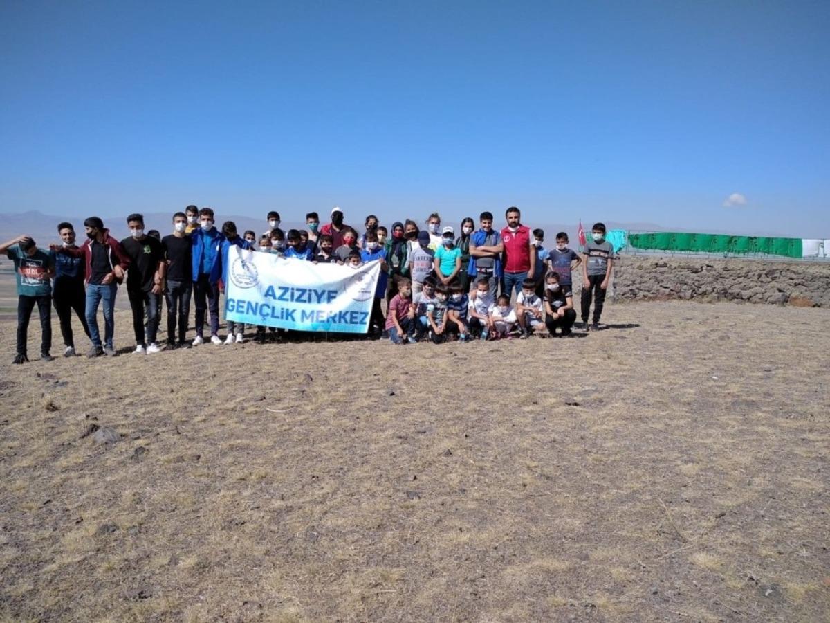 Gen&ccedil;lerden Pir Ali Baba T&uuml;rbesine ziyaret