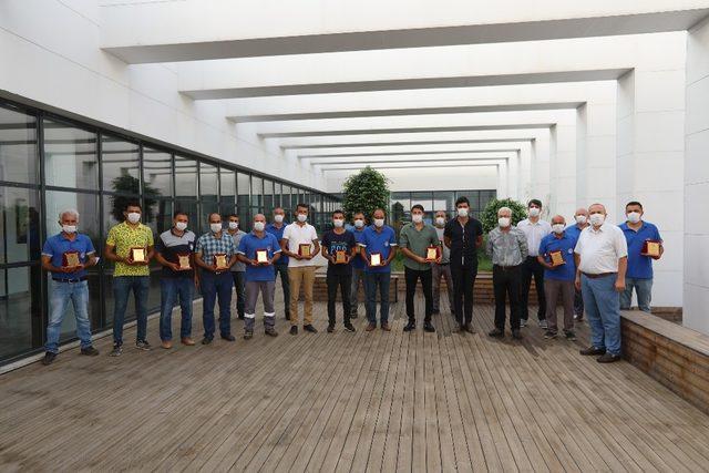 Mezitli Belediye &ccedil;alışanlarına &rsquo;teşekk&uuml;r plaketi&rsquo; 1