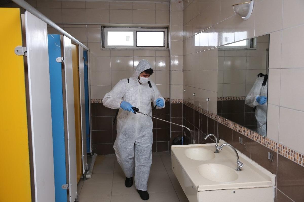 &Uuml;mraniye&rsquo;deki t&uuml;m okullar dezenfekte edildi