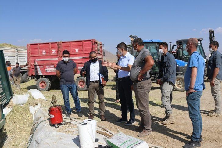 Gürpınar Kaymakamı Kayabaşı hasat çalışmalarını inceledi G4