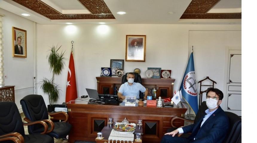 Başkan Tuna&rsquo;dan İl M&uuml;d&uuml;r&uuml; &Ccedil;elik&rsquo;e ziyaret