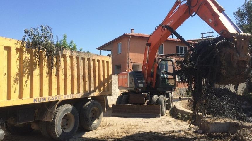 B&ouml;rezli&rsquo;de dere temizliği yapıldı