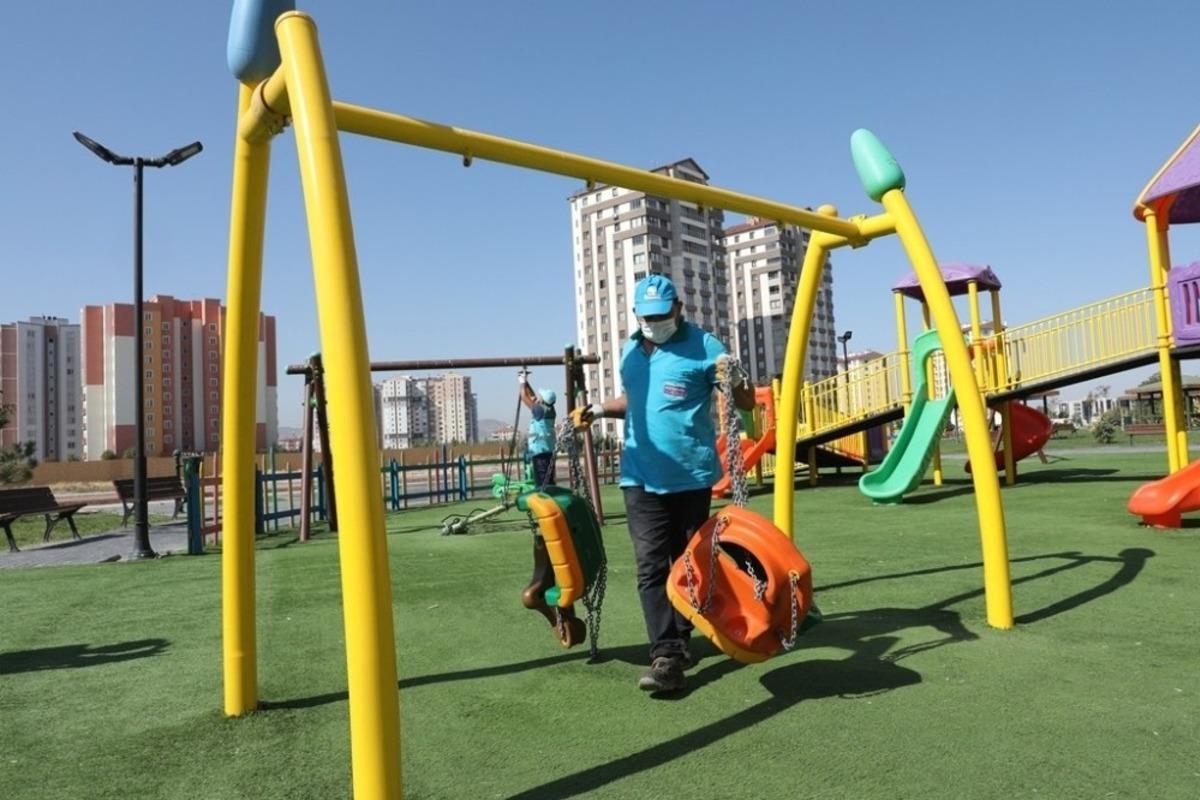 Kocasinan&rsquo;ın parklarında koronavir&uuml;s &ouml;nlemi