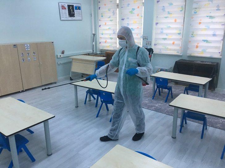 Zeytinburnu’nda yüz yüze eğitim öncesi okullar dezenfekte edildi G4