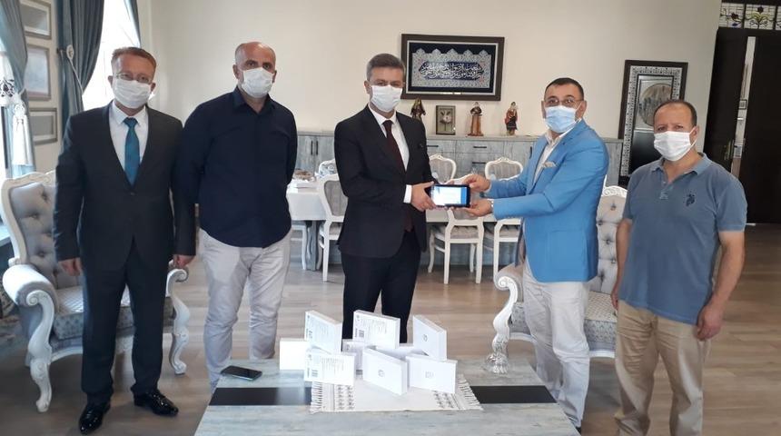 “Sınıf Tam Öğretmenim” kampanyasına destek yağıyor