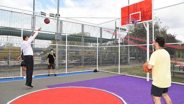 Kalamış Parkı’nı geri dönüşümle ‘onardılar’