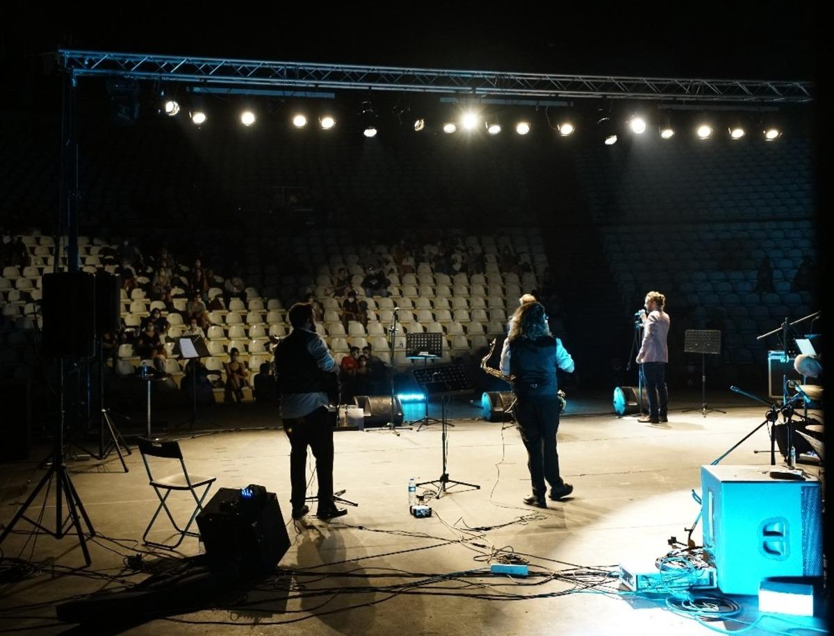 B&uuml;y&uuml;kşehirden, pandemi g&uuml;nlerinde tiyatro buluşmaları