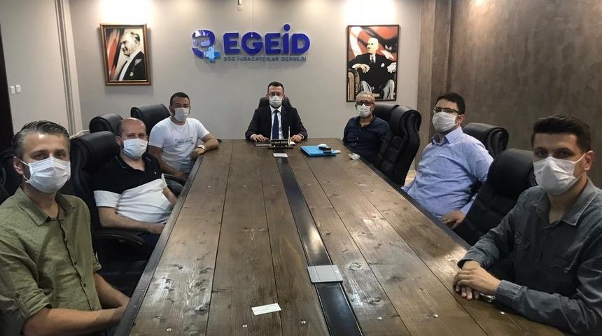 EGEİD&rsquo;ten uzaktan eğitime katılamayan &ouml;ğrencilere bilgisayar desteği