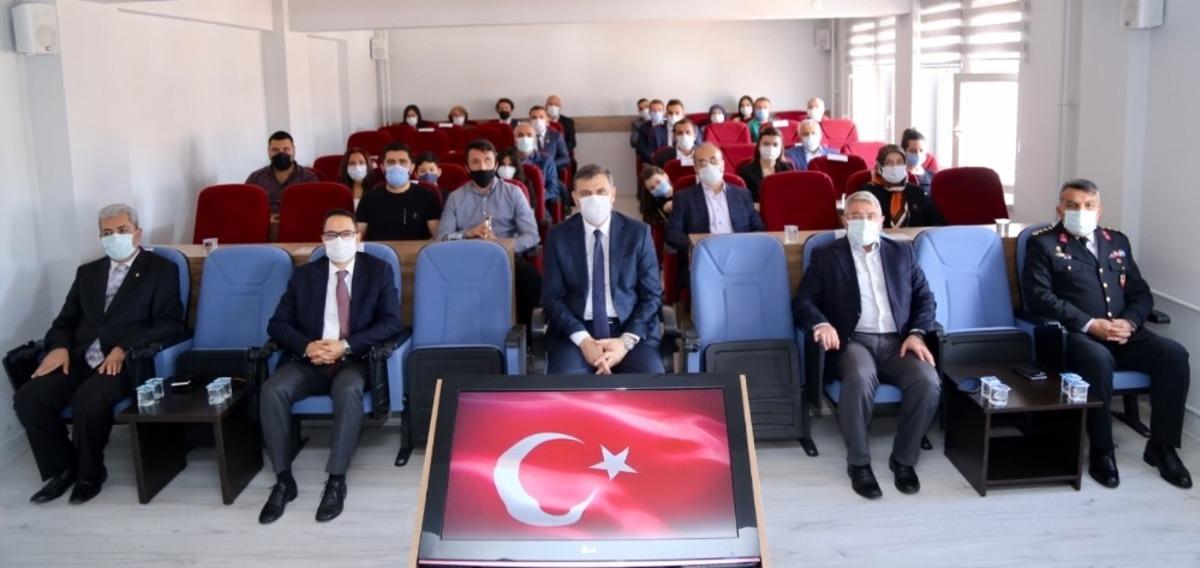 &Ccedil;orum&rsquo;da şehit ailesi ve gazilere &ldquo;Devlet &ouml;v&uuml;&ccedil; madalyası ve beratı&rdquo; verildi