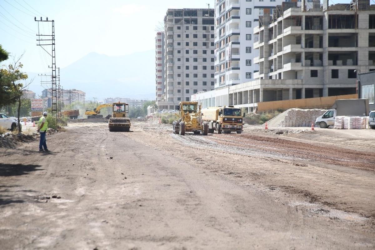 Başkan B&uuml;y&uuml;kkılı&ccedil;, &rsquo;D&uuml;zenli ve gelişmiş&rsquo; Kayseri i&ccedil;in hizmetlerini s&uuml;rd&uuml;r&uuml;yor