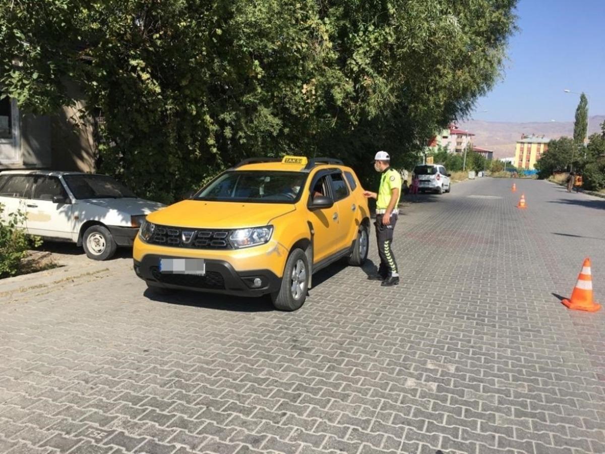 Kars&rsquo;ta Kovid-19 uyarılarına uymayanlara ceza yağdı