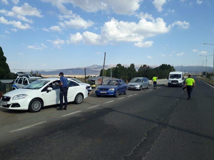 Kars’ta Kovid-19 uyarılarına uymayanlara ceza yağdı G3