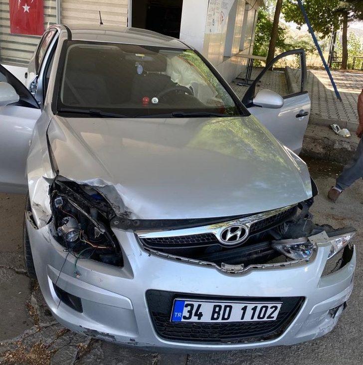 Otomobil akaryakıt istasyonuna daldı G3