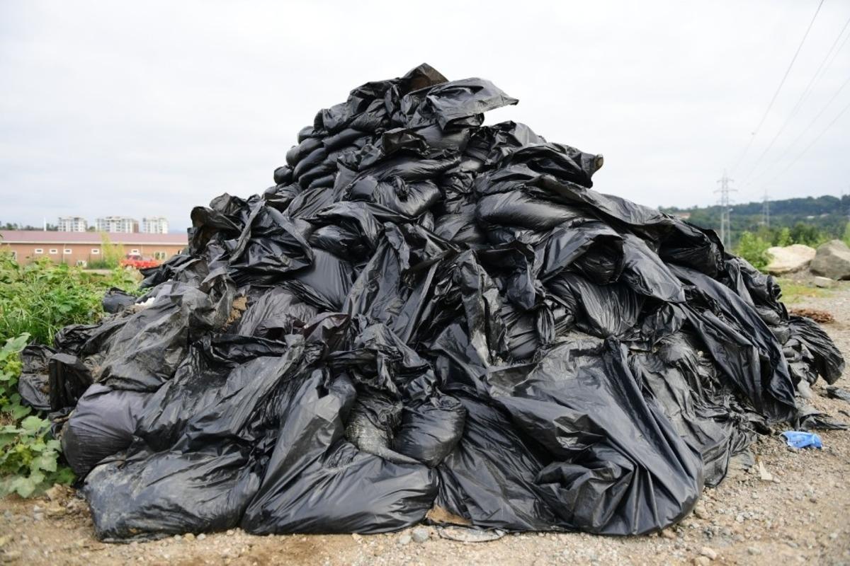 Mazgallardan &ccedil;ıkan &ccedil;&ouml;p ve molozlar şaşırttı