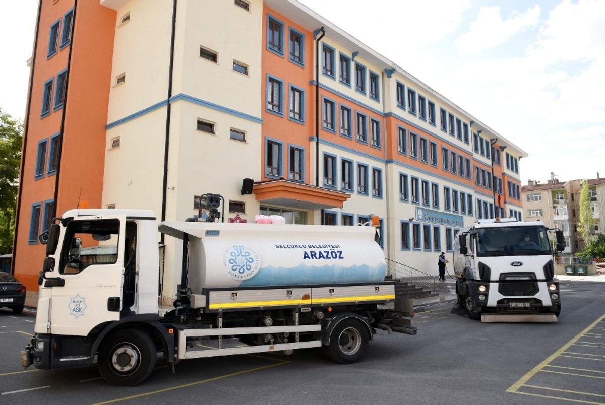 Sel&ccedil;uklu&rsquo;da okullar eğitime hazır