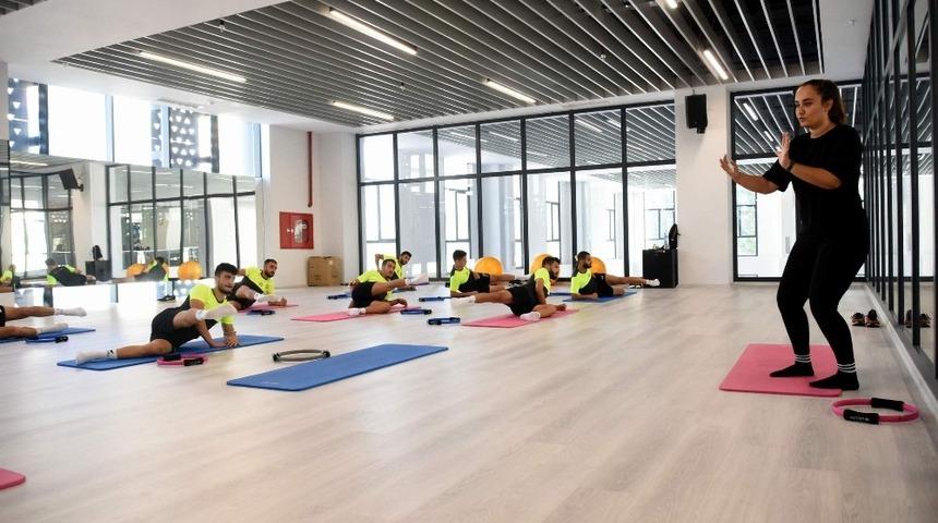 Aliağaspor salonda pilates çalıştı