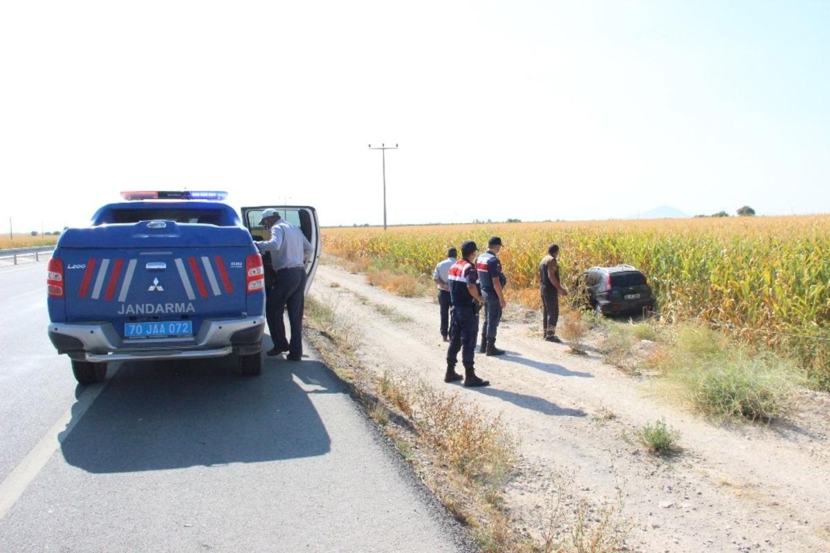 Yoldan &ccedil;ıkan otomobil mısır tarlasına u&ccedil;tu: 3 yaralı