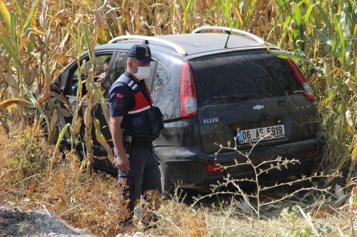 Yoldan çıkan otomobil mısır tarlasına uçtu: 3 yaralı G4