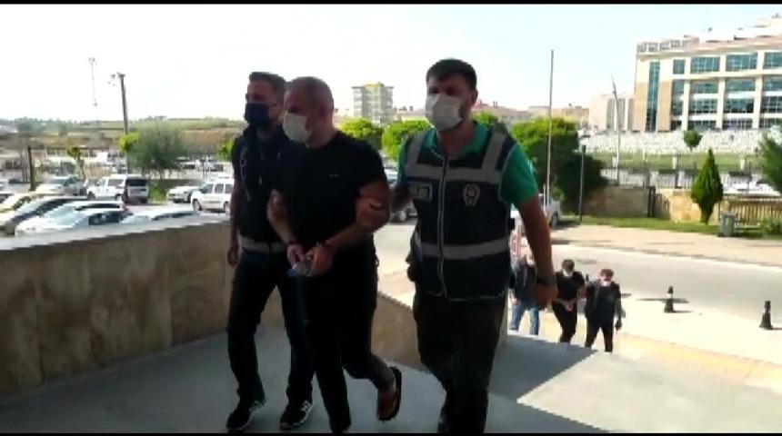 11 kuyumcuyu dolandıran 2 ş&uuml;pheli serbest bırakıldı