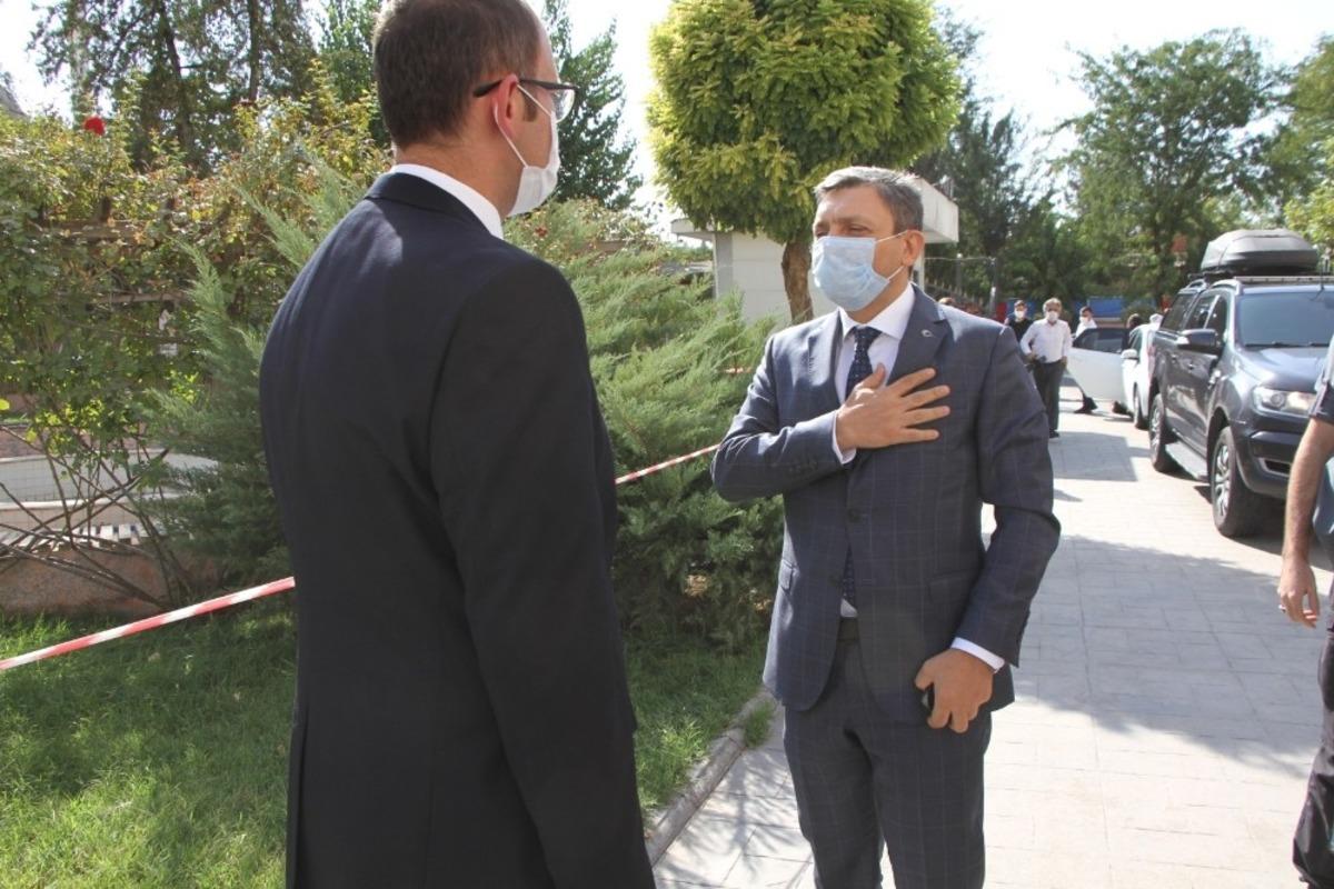 Batman Valisi Şahin&rsquo;den Bismil &ccedil;ift&ccedil;isine teşekk&uuml;r