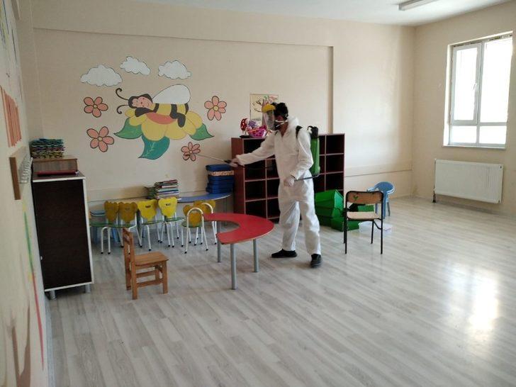 Çaldıran Belediyesi okulları dezenfekte ediyor G1