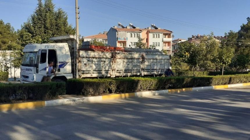 Osmancık&rsquo;ta tankerle yeşil alanlar sulanıyor