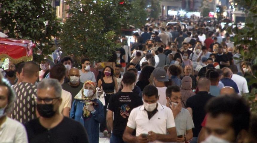 İstiklal Caddesi'ndeki yoğunluk pes dedirtti