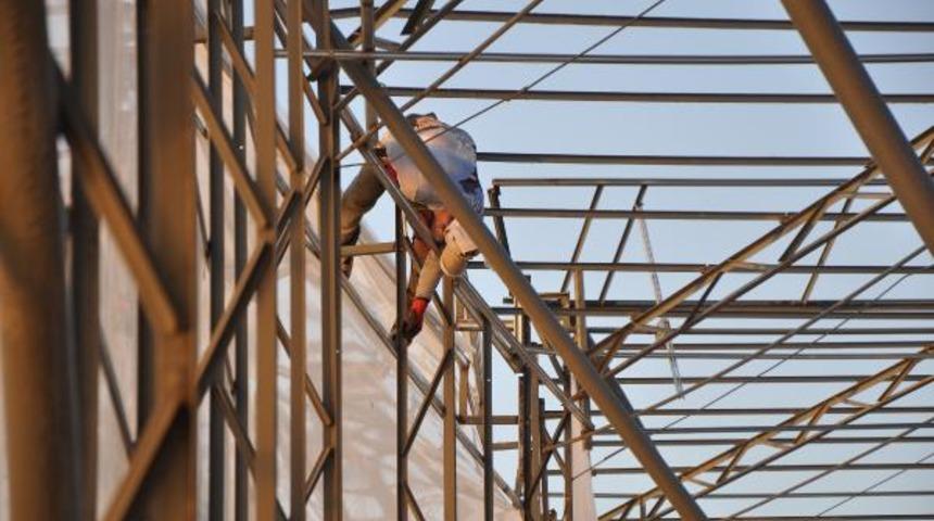 Kahreden ölüm! Yüksek gerilim hattına temas etti ve...