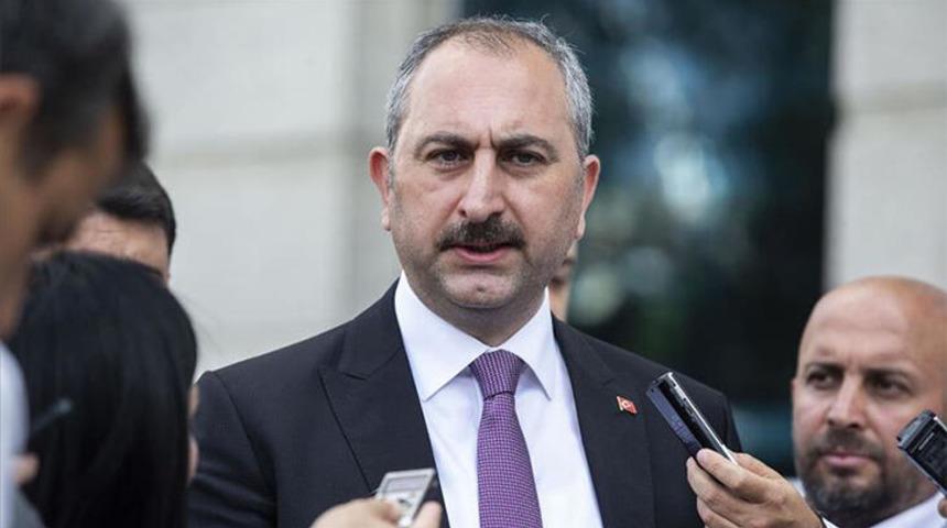 Bakan Gül'den Yunan gazetesinin manşetine tepki