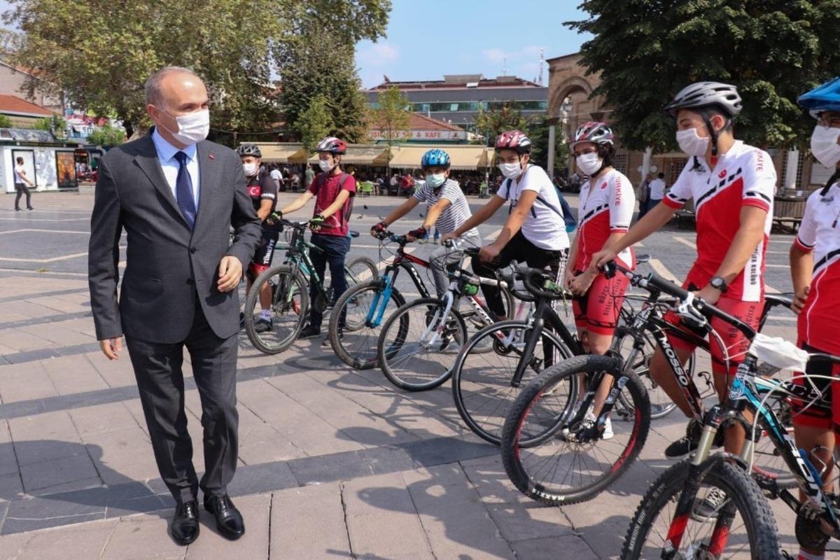 0 Emisyonlu hareketlilik i&ccedil;in pedal bastılar