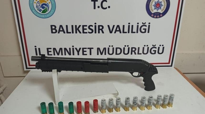 Balıkesir&rsquo;de polisten silah operasyonu
