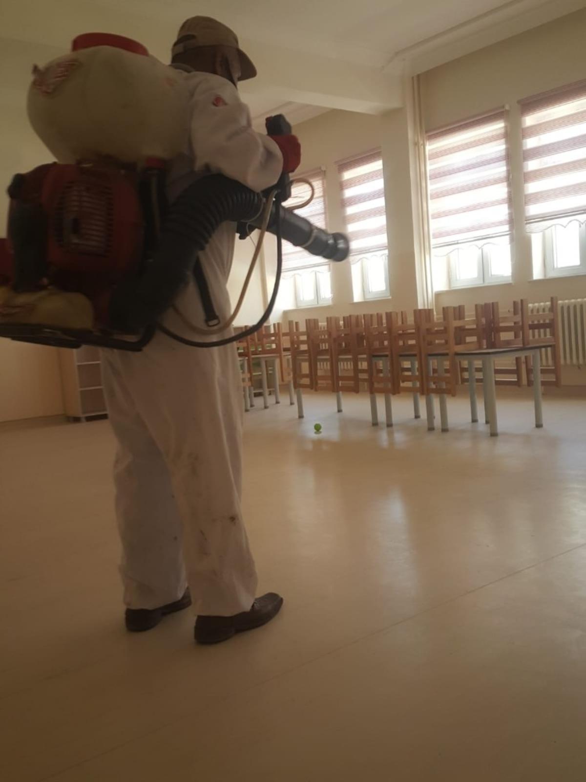 Sincan&rsquo;da y&uuml;z y&uuml;ze eğitim &ouml;ncesi okullar detaylı şekilde dezenfekte ediliyor