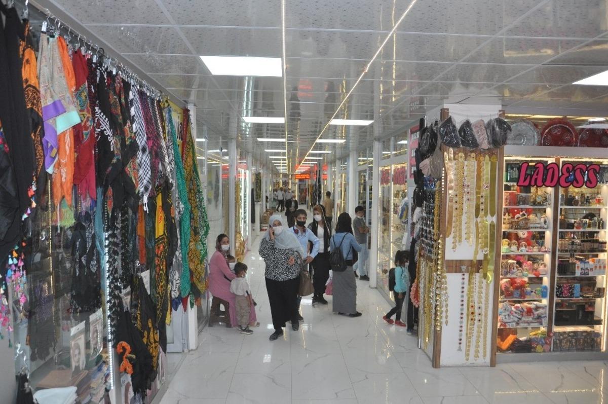 Y&uuml;ksekova İran pasajı esnafı yeni yerinde hizmet vermeye başladı