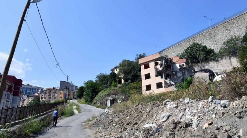 Erdoğdu&rsquo;da yıkımlar s&uuml;r&uuml;yor