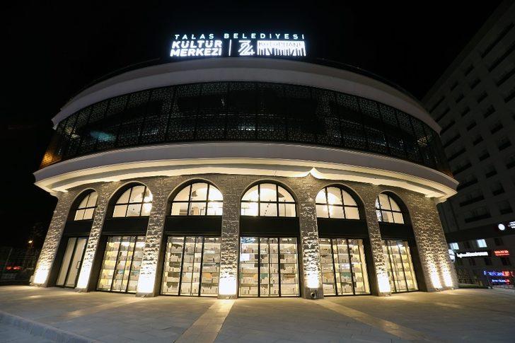 7/24 Kütüphane’ye ilk kitap bağışı Taner Yıldız’dan G4