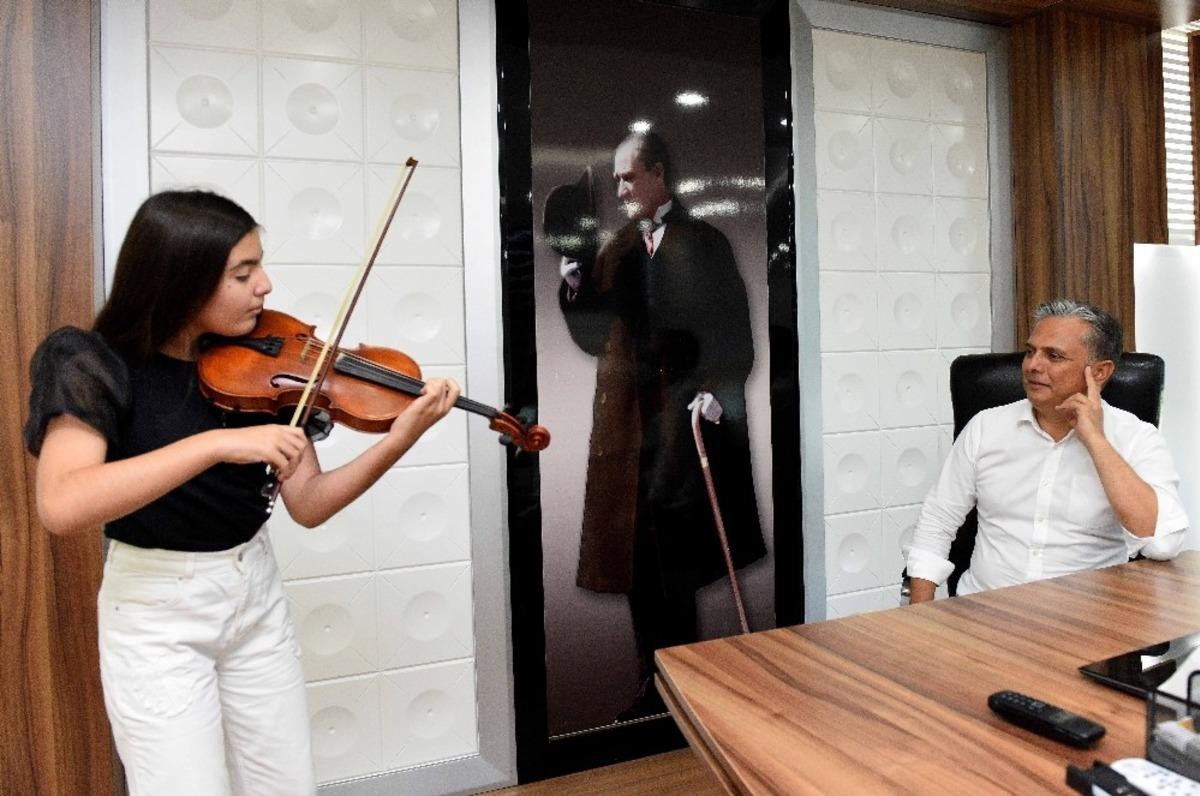 Gen&ccedil; şampiyon, Başkan Uysal i&ccedil;in &ccedil;aldı