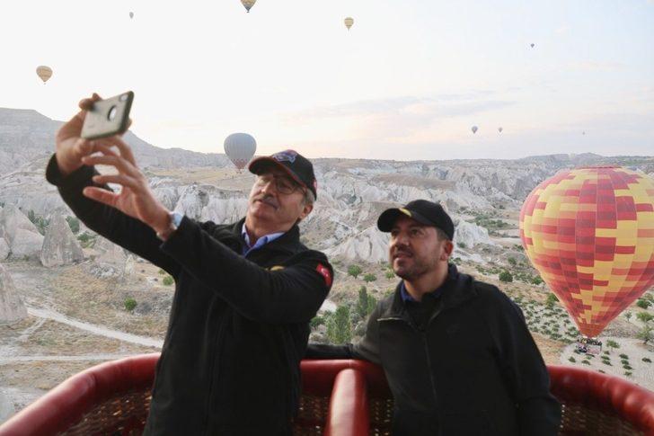 Belediye Başkanı Arı, Eski Bakan Kürşat Tüzmen ile balon turuna katıldı G1