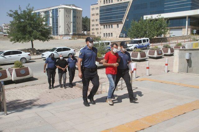 Elazığ’da darp ve mala zarar verme olayı, 4 şüpheli adliyeye sevk edildi