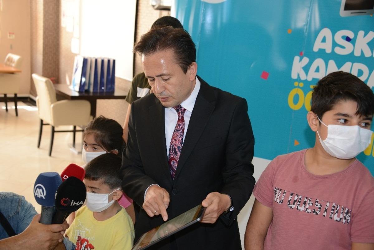 &ldquo;Askıda Tablet&rdquo; projesiyle ihtiya&ccedil; sahibi &ouml;ğrenciler tabletlerine kavuşuyor