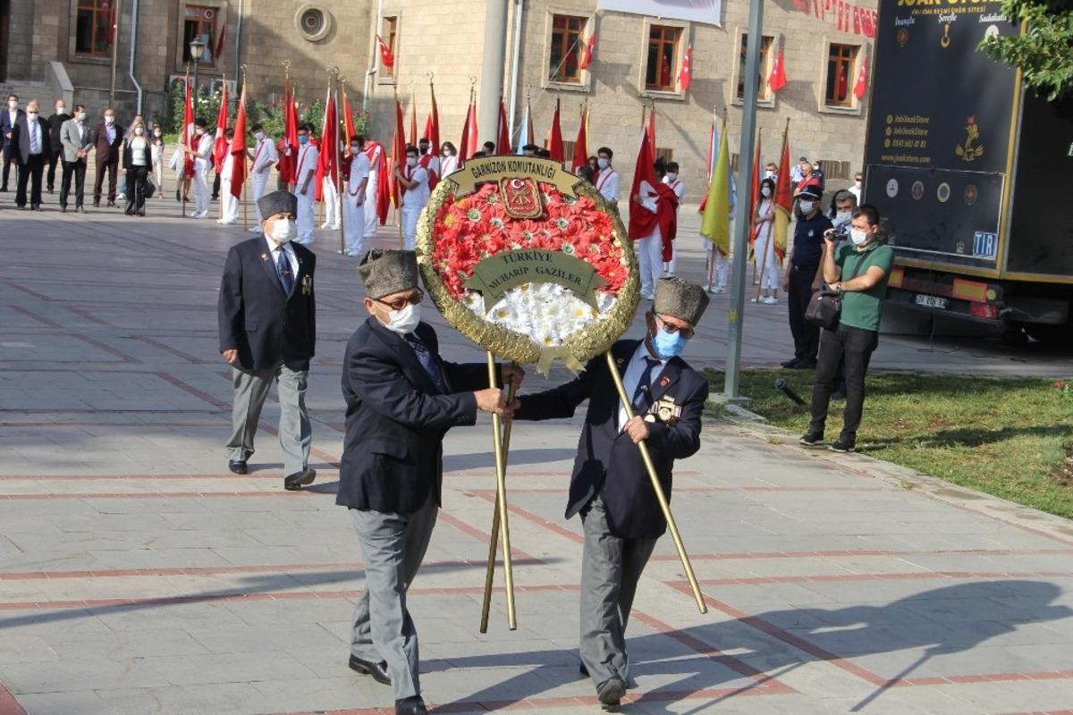 Isparta Valisi Seymenoğlu: &ldquo;Gaziler ve şehitler bu milletin g&ouml;nl&uuml;ndedir&rdquo;
