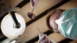 Alaska'da elektrikli kaykay üzerinde diş çeken diş hekimine 12 yıl hapis cezası