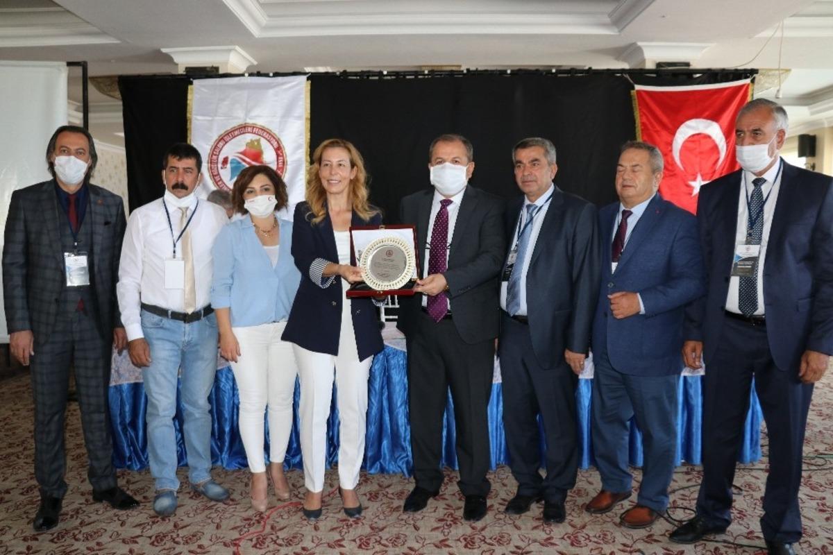 T&uuml;rkiye&rsquo;nin Berberler Kuaf&ouml;rler ve G&uuml;zellik Salonu başkanları Van&rsquo;da bir araya geldi
