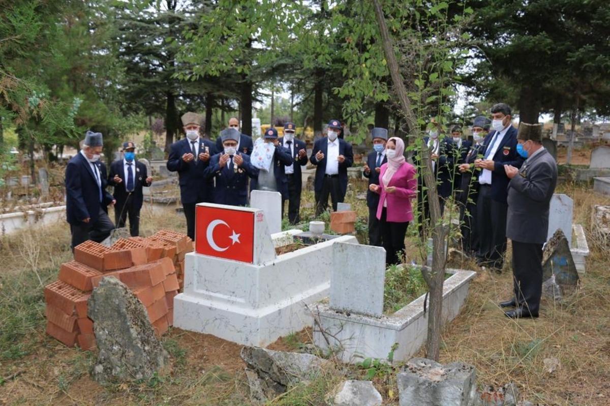 Kore gazisi Refik &Ouml;zberber mezarı başında anıldı