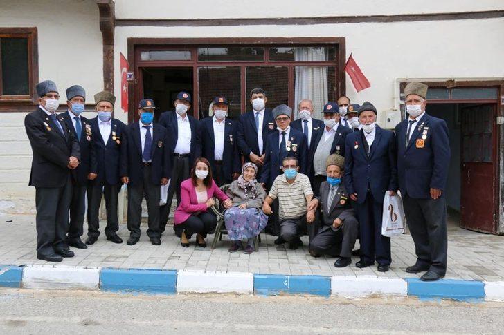 Kore gazisi Refik Özberber mezarı başında anıldı G2