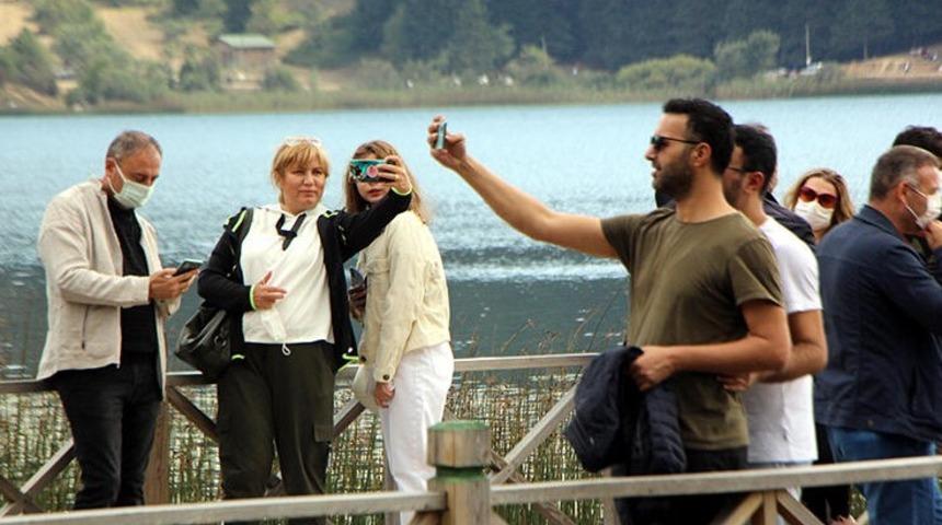 Soluğu Abant'ta aldılar! Adım atacak yer kalmadı