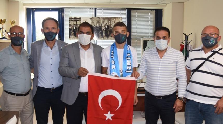 İzmit Belediyesporlu g&uuml;reş&ccedil;iye Milli Takım&rsquo;dan davet