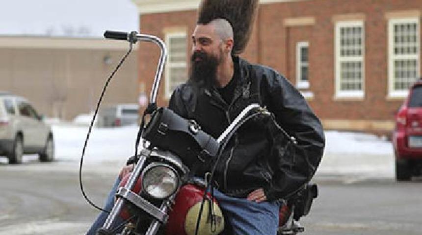 ABD'de ilgi odağı oldu! 108 santimetre uzunluğundaki saçıyla Guinness'e girdi  