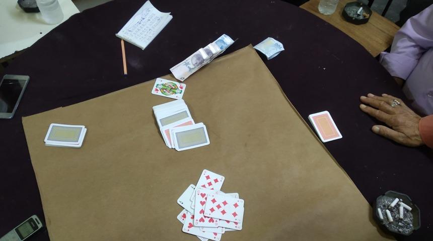 Kırıkkale'de gece yarısı kumar operasyonu: 12 kişiye idari yaptırım uygulandı