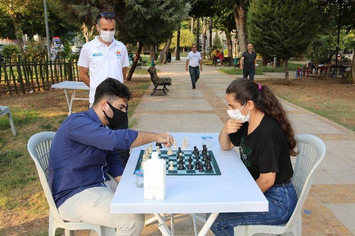 Sokakta satranç var G2