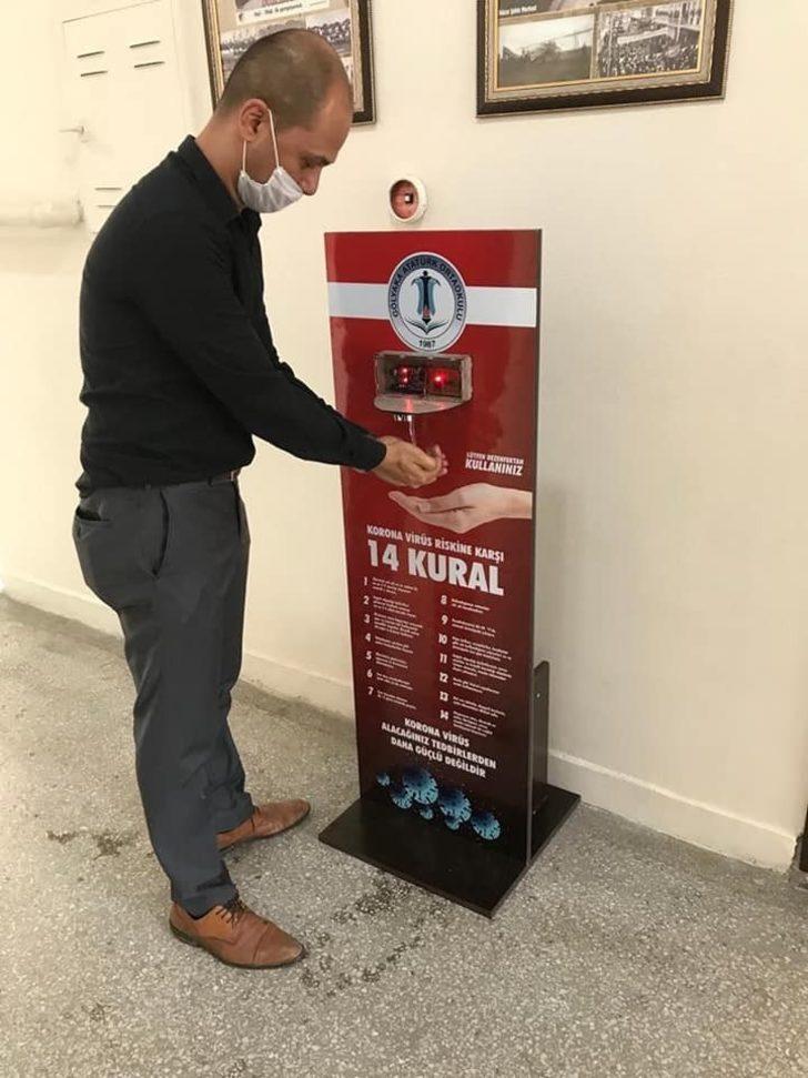 Öğretmen temassız dezenfektan cihazı yaptı G1